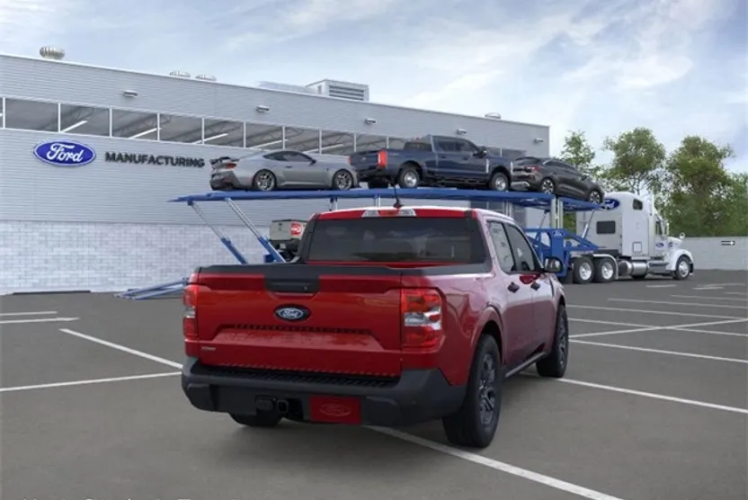 2025 Ford Maverick XLT photo 1