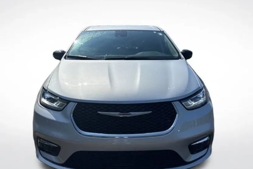 2024 Chrysler Pacifica Touring L photo 1