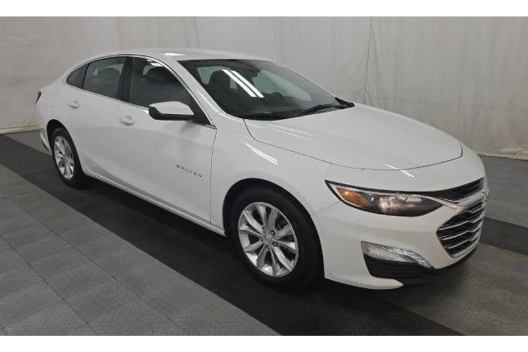 2022 Chevrolet Malibu 1LT photo 1