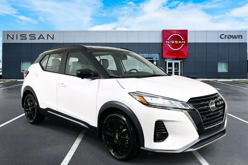 2023 Nissan Kicks SR photo 1