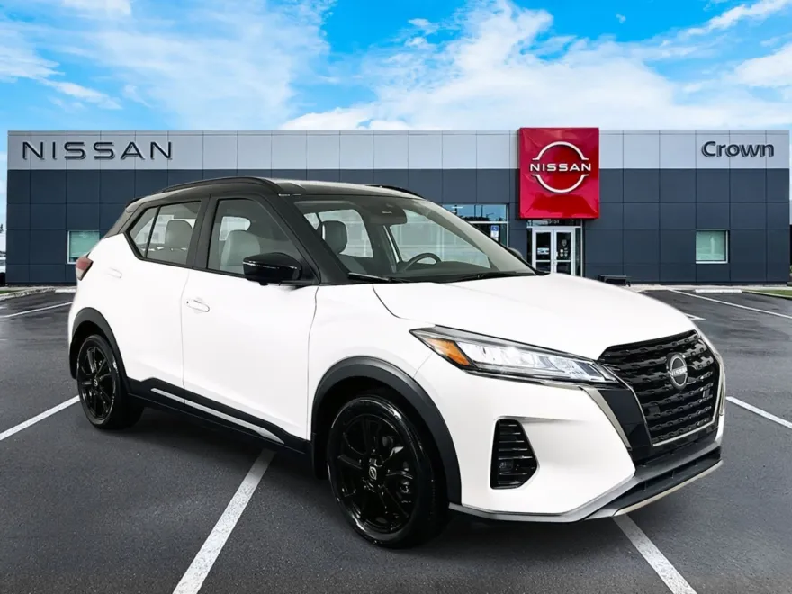 2023 Nissan Kicks SR photo 1