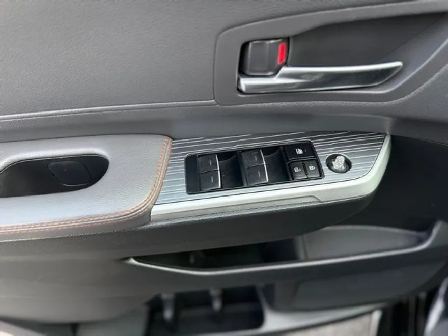 2022 Toyota Sienna XSE photo 13