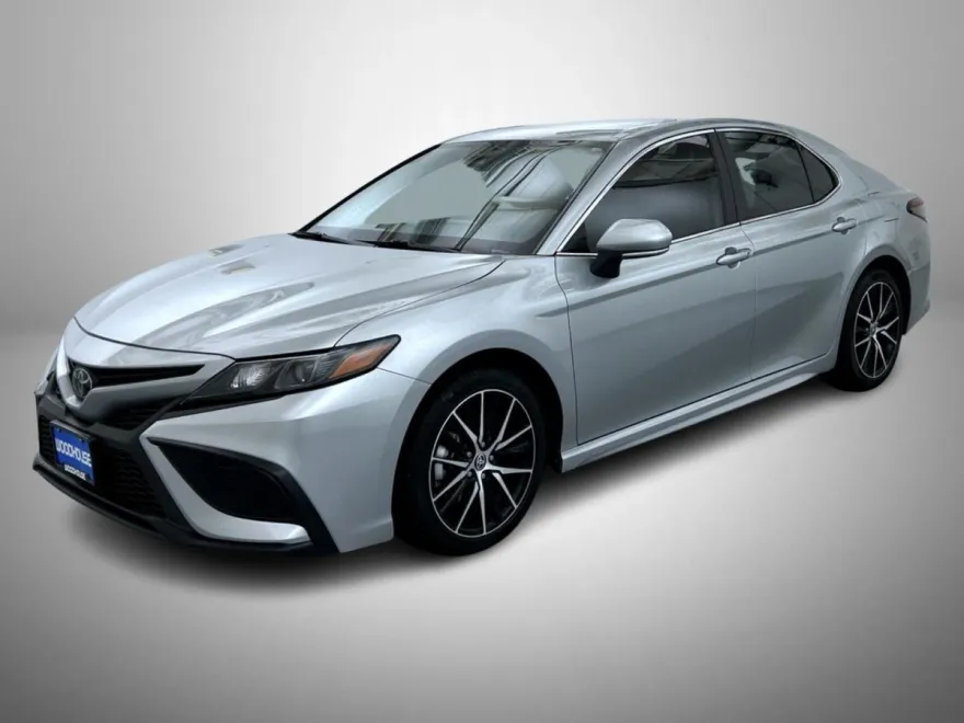 2023 Toyota Camry SE photo 1