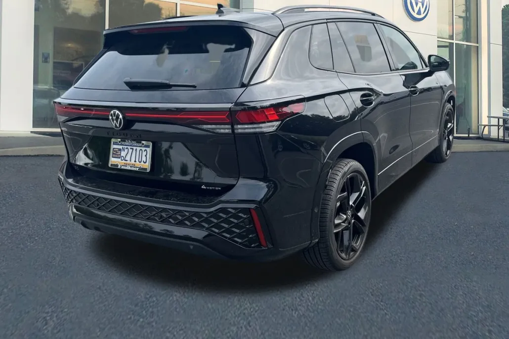 2025 Volkswagen Tiguan SE R-Line Black photo 1