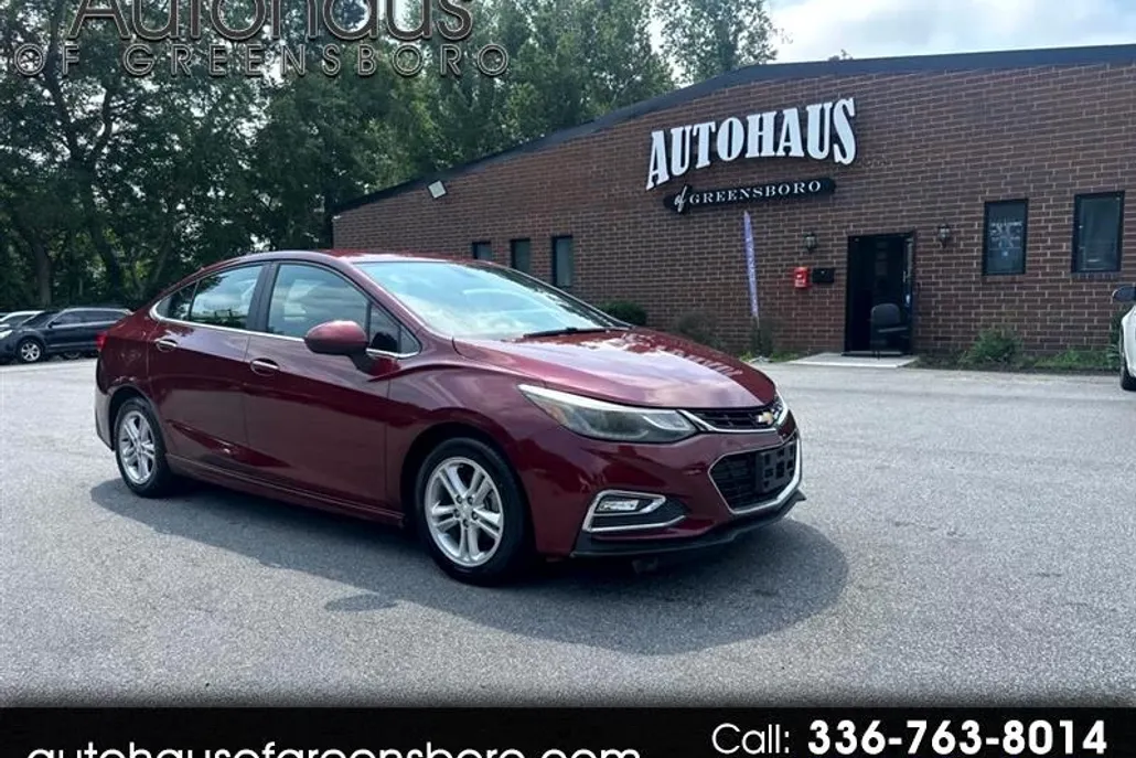 2016 Chevrolet Cruze LT photo 1