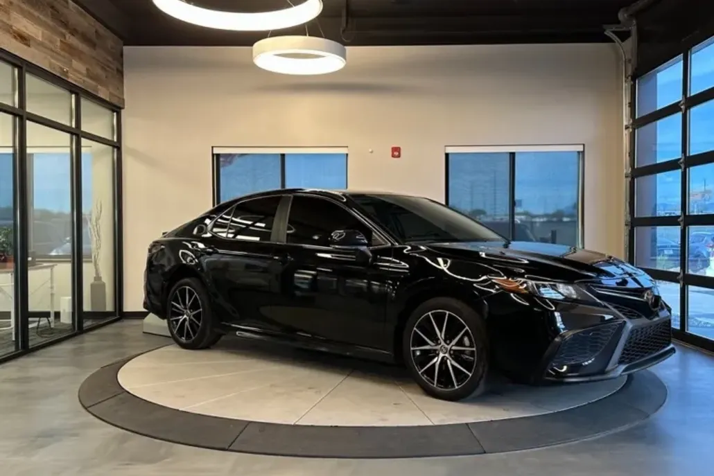 2022 Toyota Camry SE photo 1