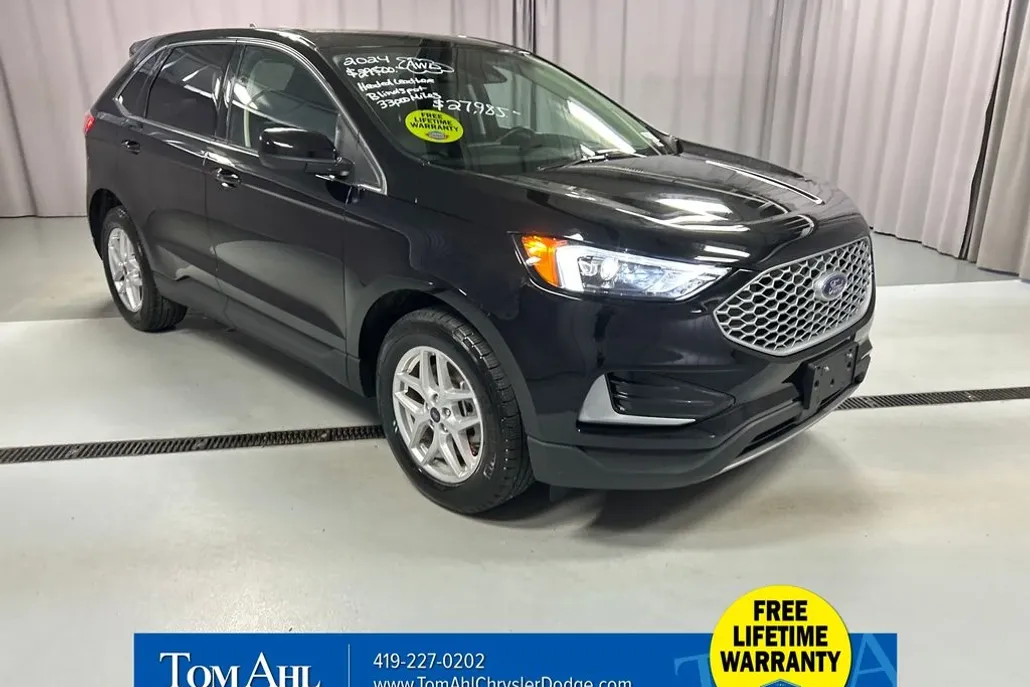 2024 Ford Edge Titanium photo 1
