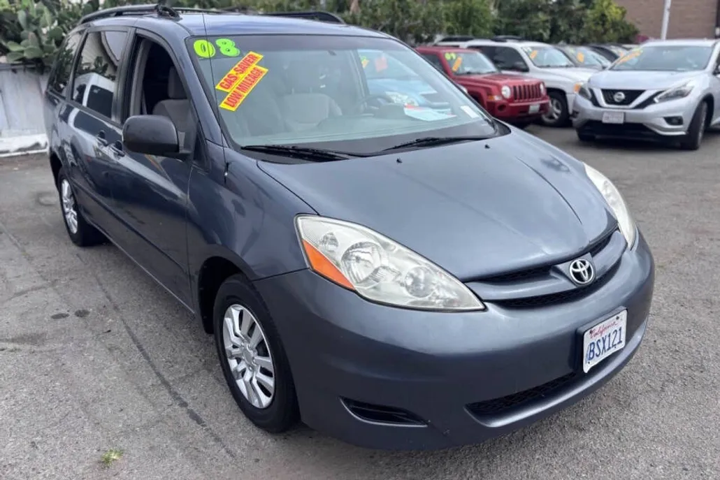 2008 Toyota Sienna CE photo 1