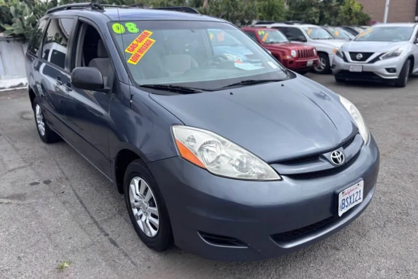 2008 Toyota Sienna CE photo 1