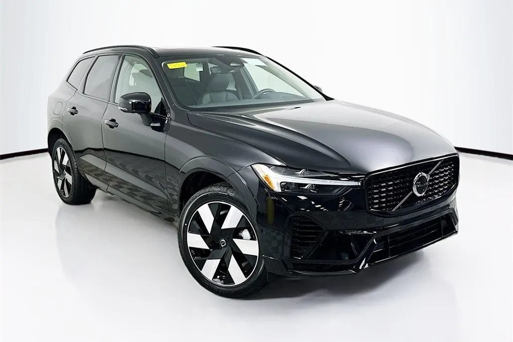 2025 Volvo XC60 Hybrid T8 Plus photo 1