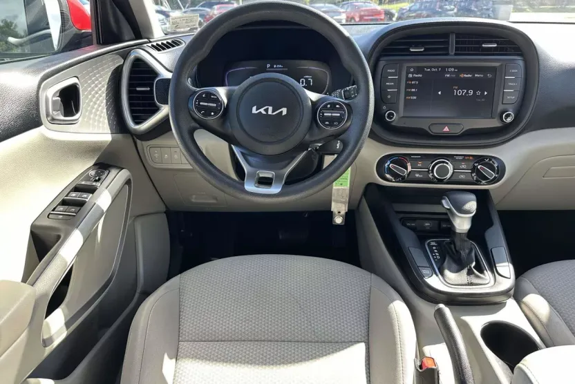 2023 Kia Soul LX photo 1