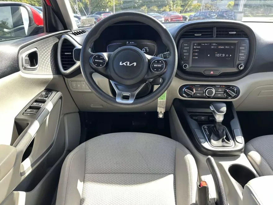 2023 Kia Soul LX photo 1