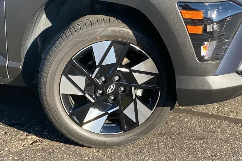 2025 Hyundai Kona SEL photo 1