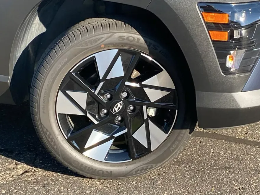 2025 Hyundai Kona SEL photo 1