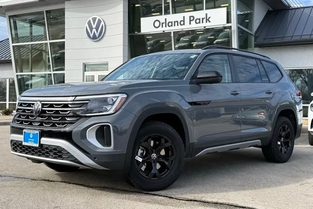2025 Volkswagen Atlas Peak Edition SE photo 1