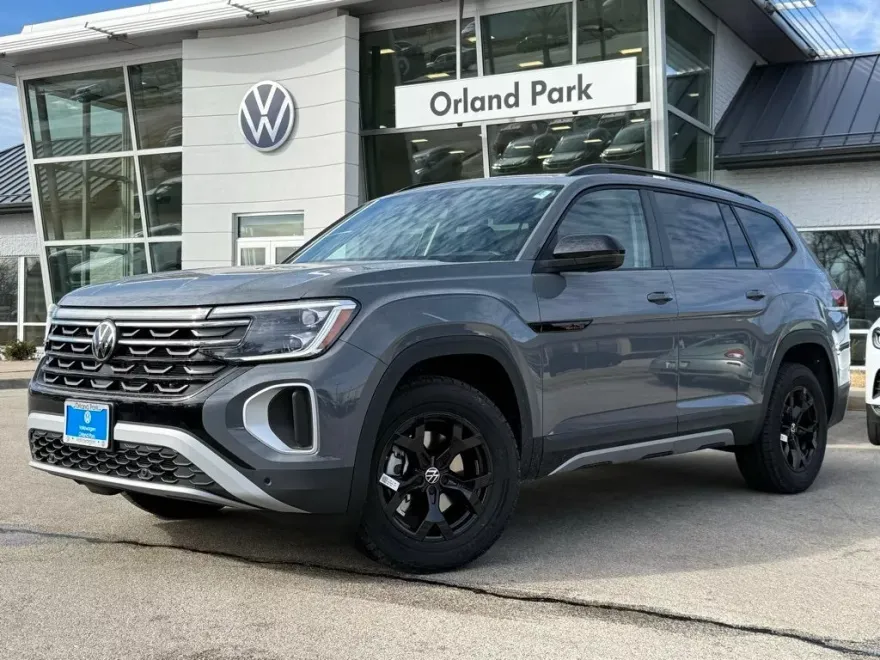 2025 Volkswagen Atlas Peak Edition SE photo 1