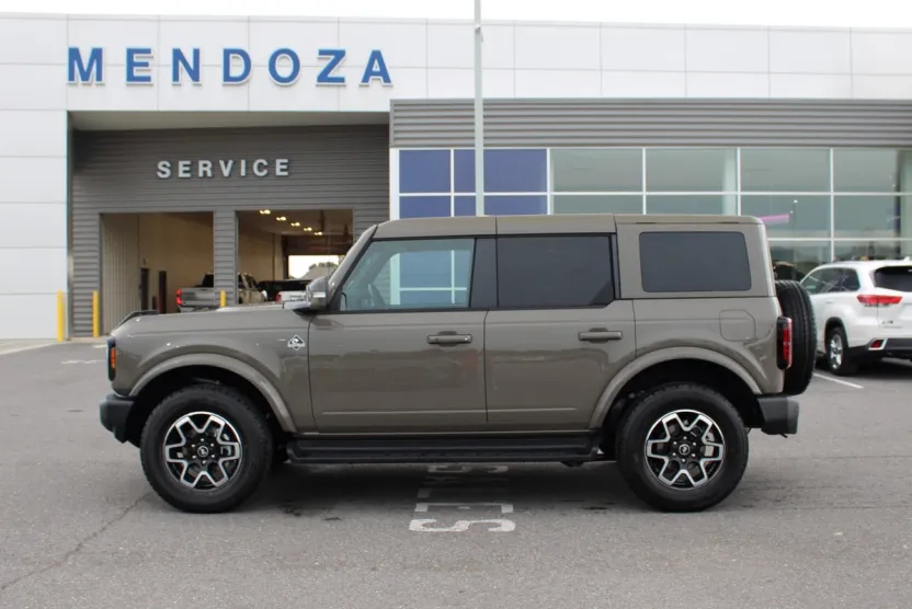2025 Ford Bronco Outer Banks photo 1