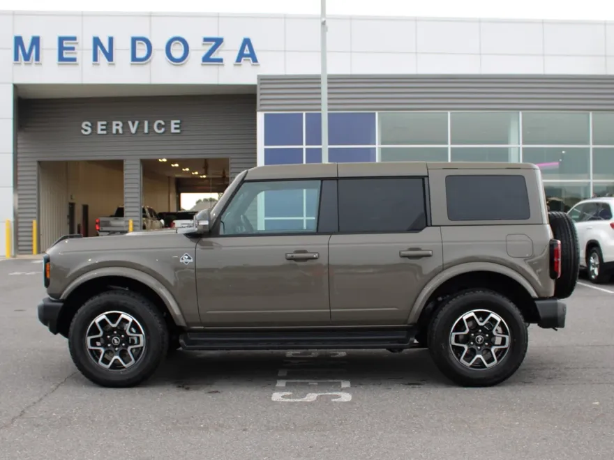 2025 Ford Bronco Outer Banks photo 1