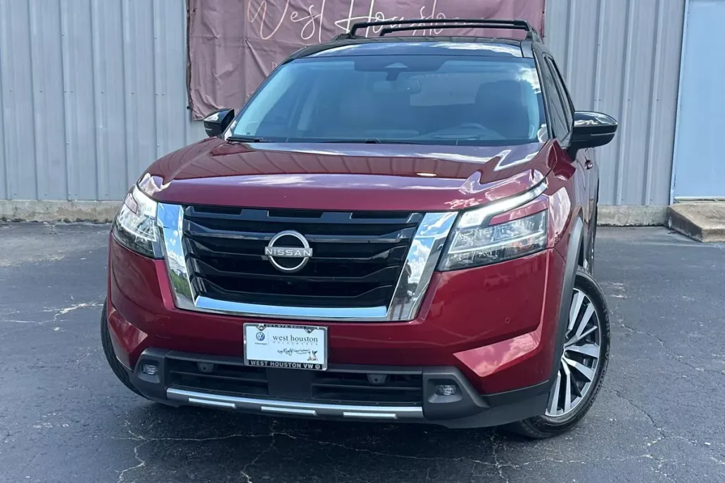 2022 Nissan Pathfinder Platinum photo 1