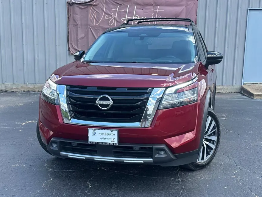 2022 Nissan Pathfinder Platinum photo 1