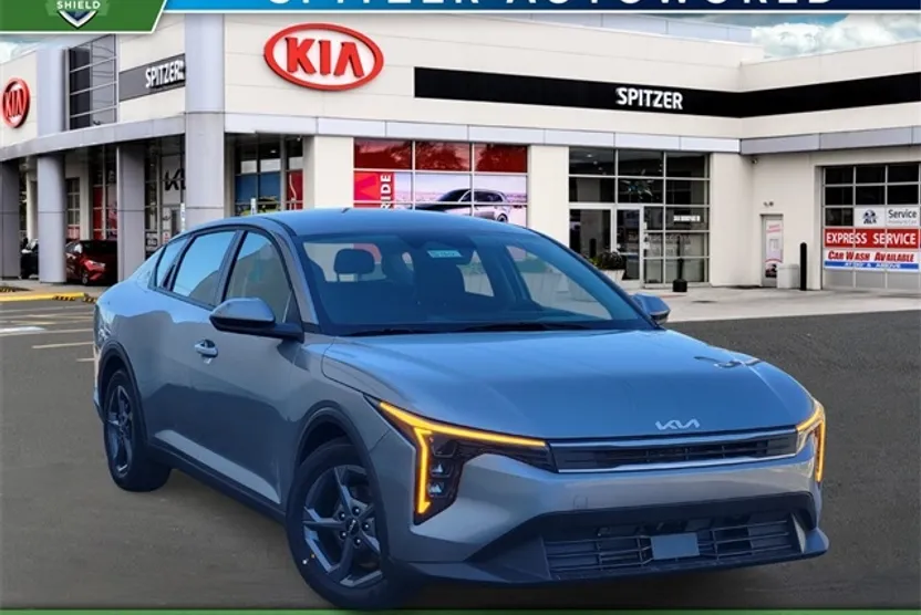 2025 Kia K4 LXS photo 1