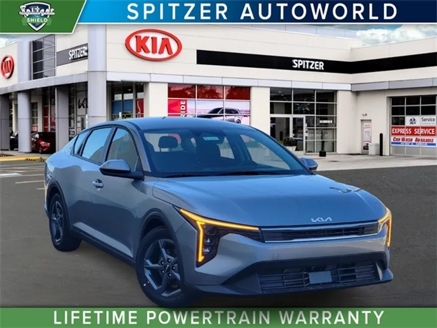 2025 Kia K4 LXS photo 1