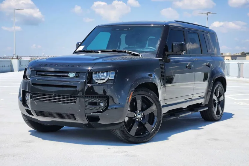 2025 Land Rover Defender 110 X-Dynamic SE photo 1