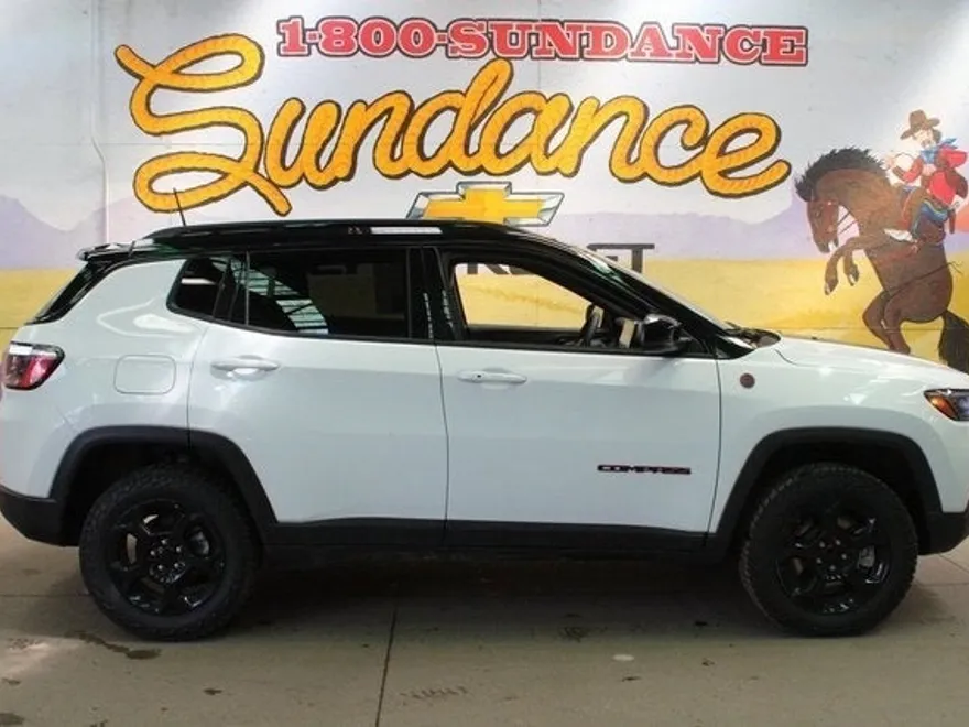 2023 Jeep Compass Trailhawk photo 1