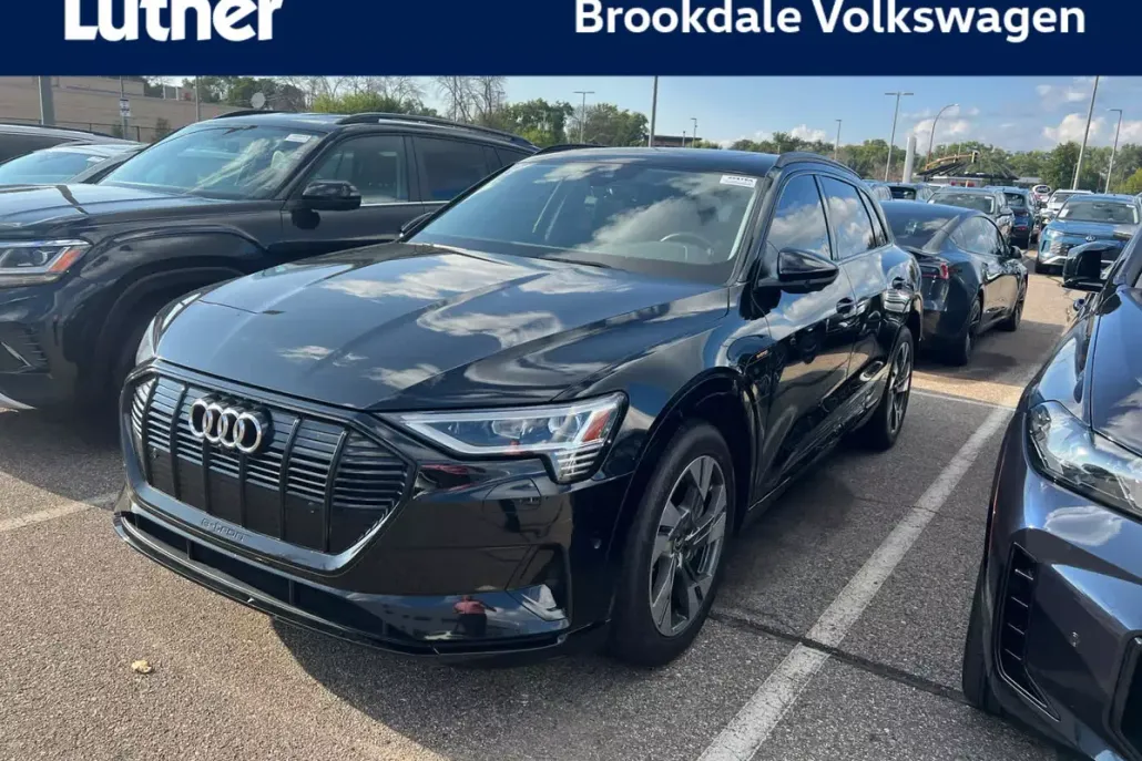 2021 Audi e-tron Premium photo 1
