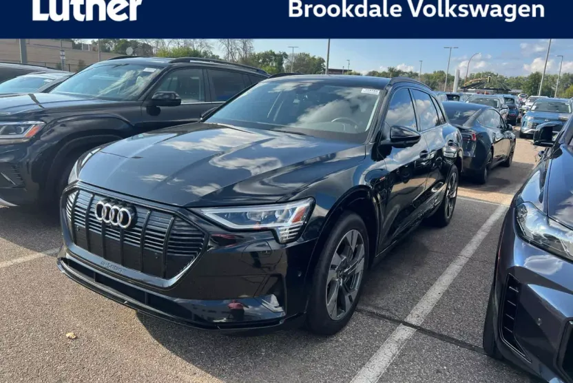 2021 Audi e-tron Premium photo 1