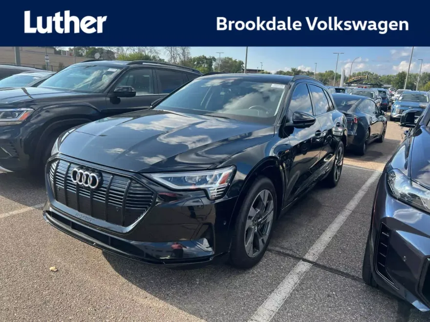 2021 Audi e-tron Premium photo 1
