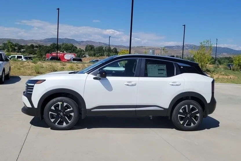 2025 Nissan Kicks SV photo 1