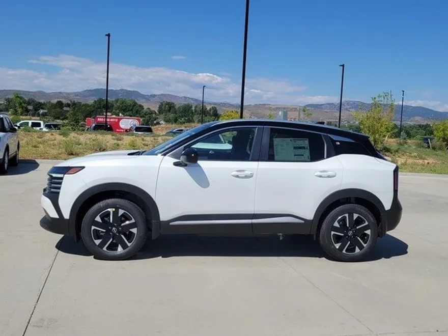 2025 Nissan Kicks SV photo 1