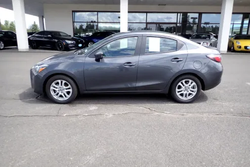 2017 Toyota Yaris iA photo 2