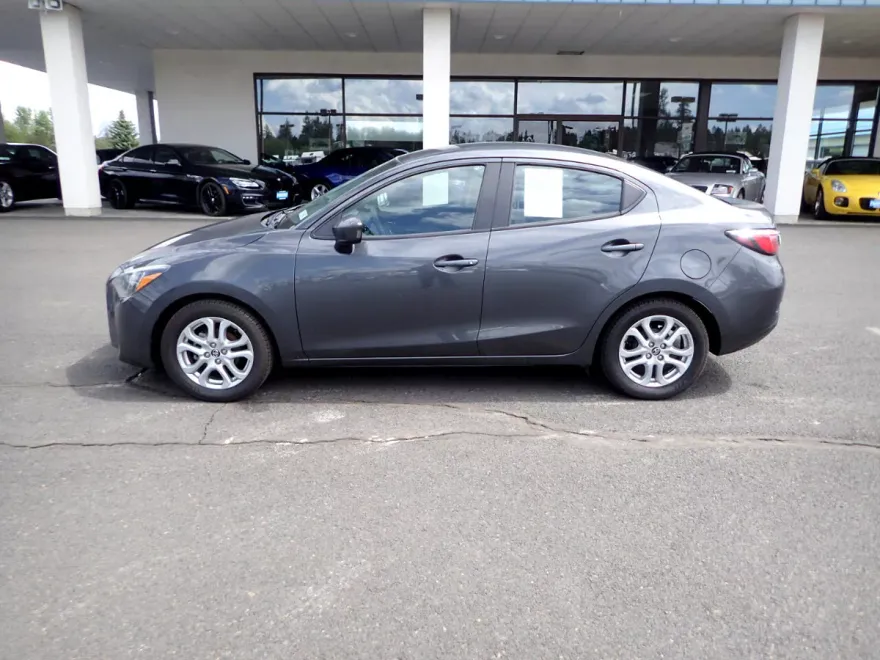 2017 Toyota Yaris iA photo 2