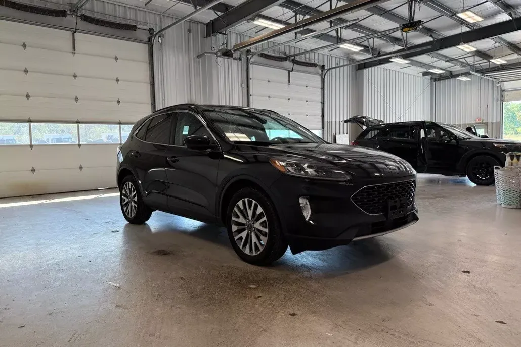 2022 Ford Escape Titanium photo 1