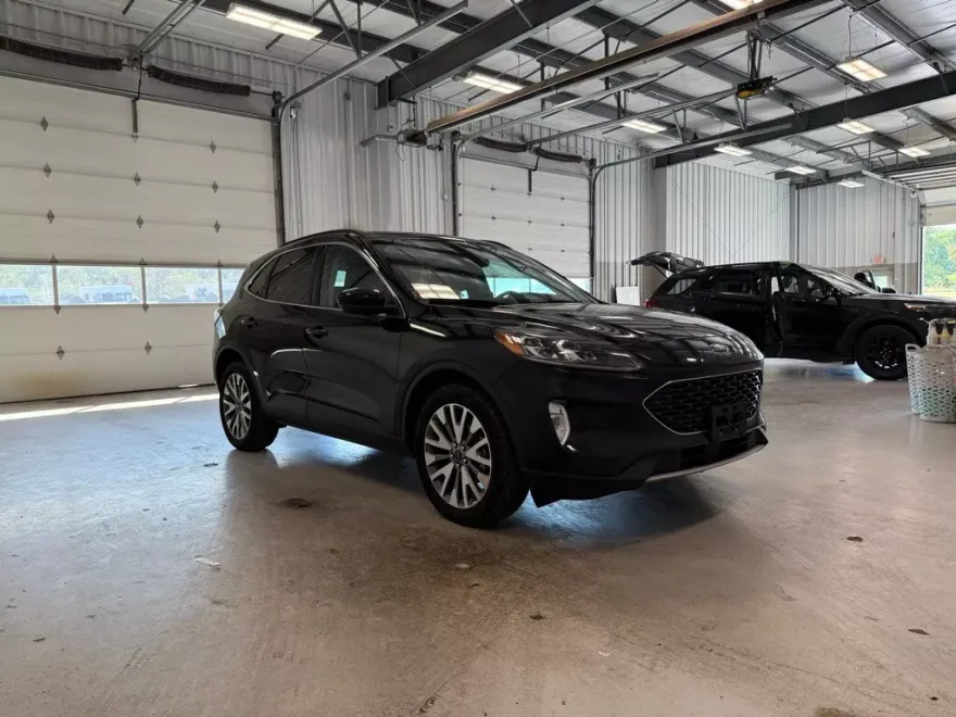 2022 Ford Escape Titanium photo 1