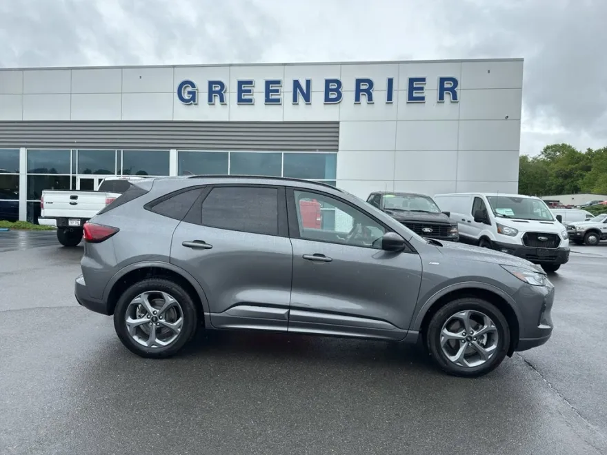 2023 Ford Escape ST-Line photo 1