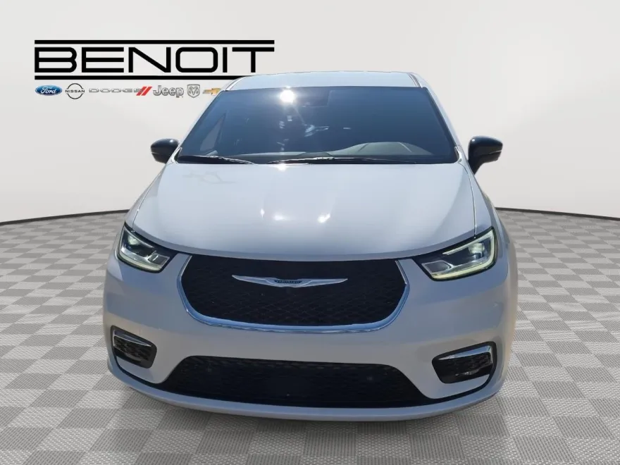 2026 Chrysler Pacifica photo 1