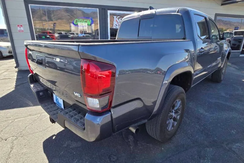 2023 Toyota Tacoma SR5 photo 1