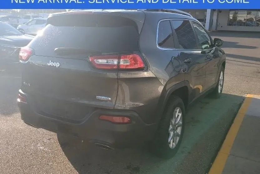 2016 Jeep Cherokee Latitude photo 1