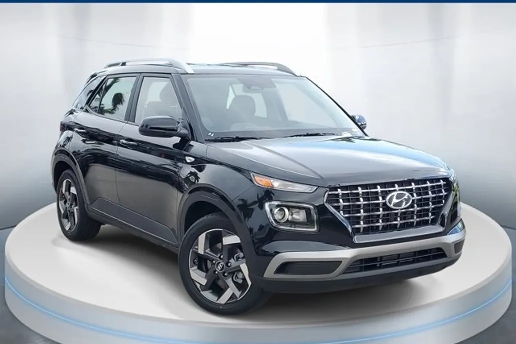 2025 Hyundai Venue SEL photo 1