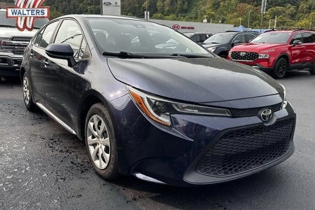 2022 Toyota Corolla LE photo 1
