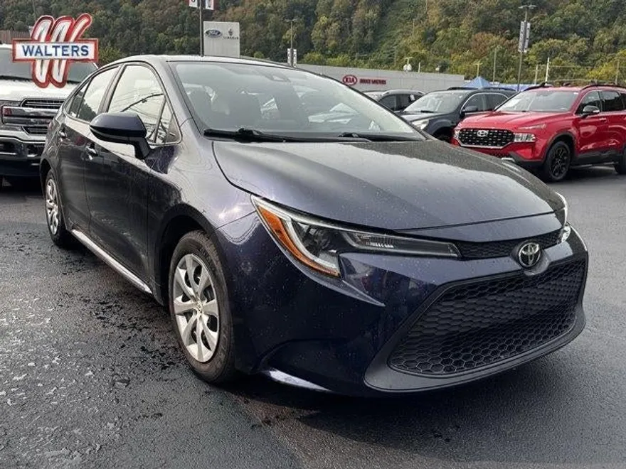 2022 Toyota Corolla LE photo 1