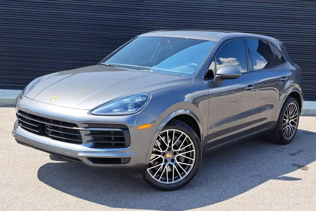 2023 Porsche Cayenne Platinum Edition photo 1