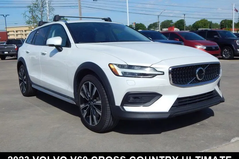 2023 Volvo V60 Cross Country Ultimate photo 1