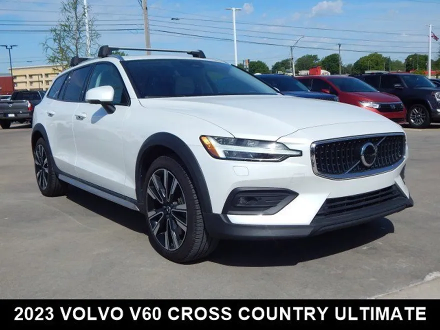 2023 Volvo V60 Cross Country Ultimate photo 1