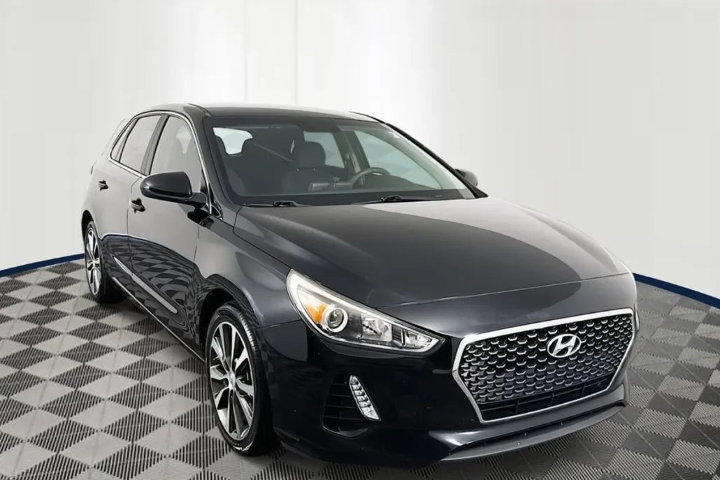 2020 Hyundai Elantra GT Base photo 1