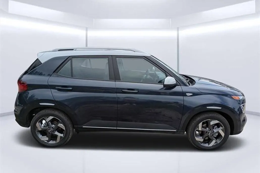2025 Hyundai Venue Limited photo 1
