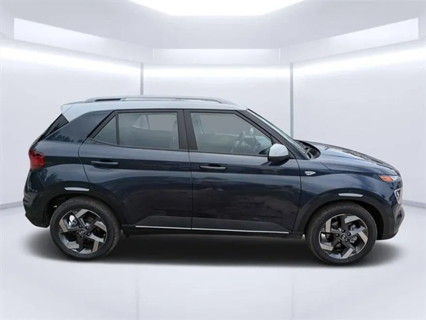 2025 Hyundai Venue Limited photo 1